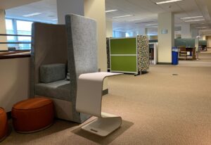 Soft seating and study pods in graduate study area